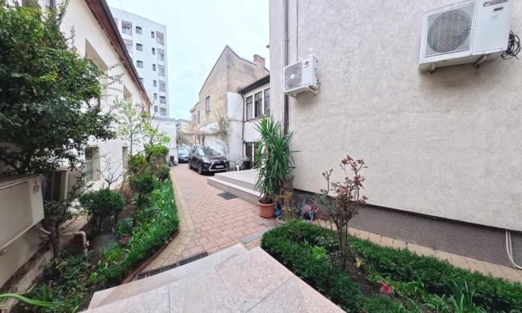 Unirii - Parcul Carol - Str Gramont - Birouri - 5 camere - mobilate/utilate- centrala proprie