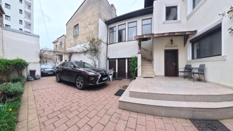 Unirii - Parcul Carol - Str Gramont - Birouri - 5 camere - mobilate/utilate- centrala proprie