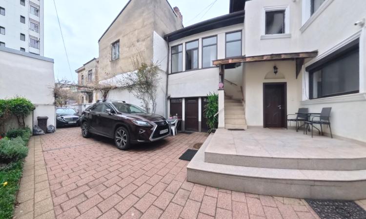 Unirii - Parcul Carol - Str Gramont - Birouri - 5 camere - mobilate/utilate- centrala proprie