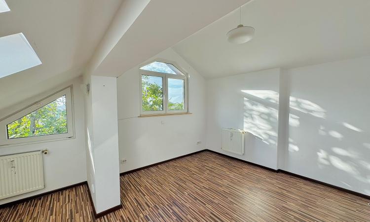 Duplex cu 4 camere si vedere la lac cu loc de parcare Damaroaia