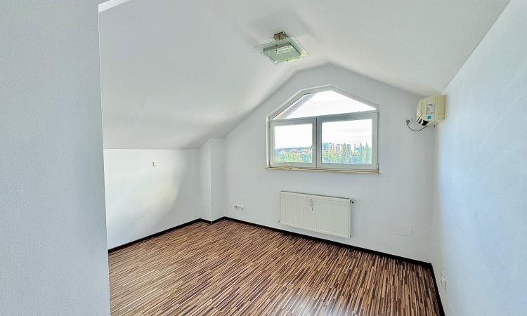 Duplex cu 4 camere si vedere la lac cu loc de parcare Damaroaia