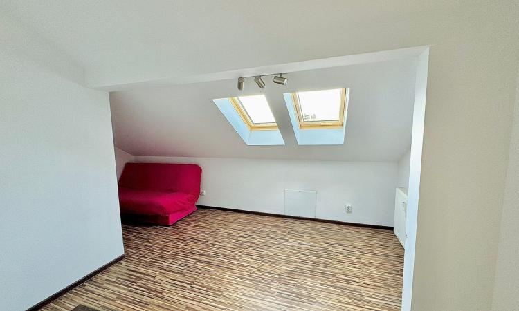 Duplex cu 4 camere si vedere la lac cu loc de parcare Damaroaia