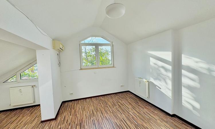 Duplex cu 4 camere si vedere la lac cu loc de parcare Damaroaia