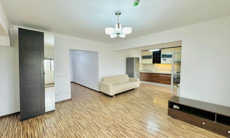 Duplex cu 4 camere si vedere la lac cu loc de parcare Damaroaia