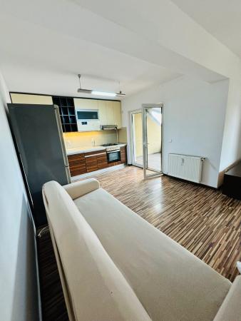 Duplex cu 4 camere si vedere la lac cu loc de parcare Damaroaia