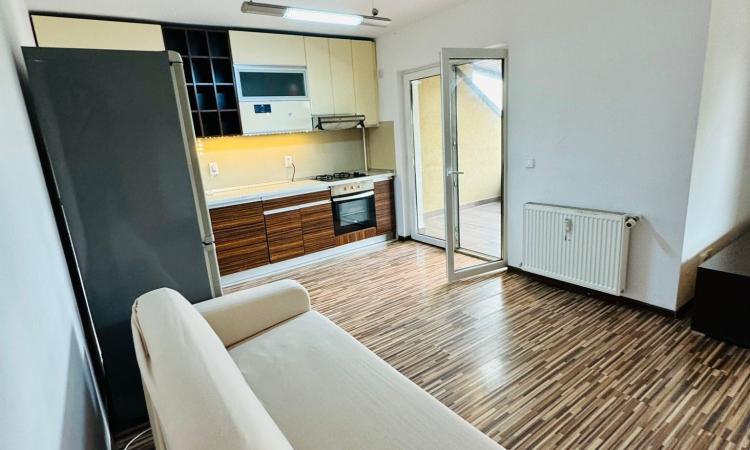 Duplex cu 4 camere si vedere la lac cu loc de parcare Damaroaia
