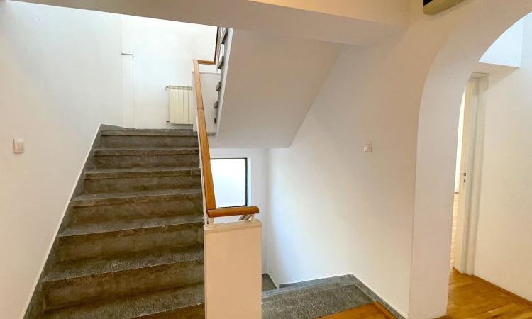 Aviatiei - Maguricea, vila S+P+1E+M, 9 camere, suprafata utila 363 mp