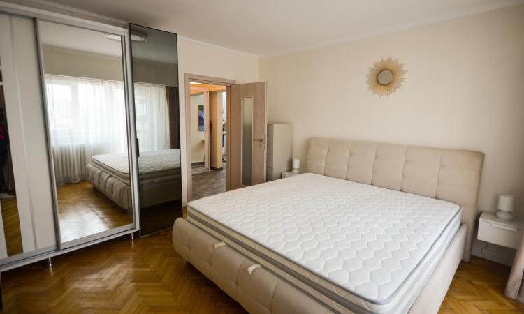 Unirii - Fantani - Mitopolie - 3 camere renovat, mobilat, utilat - SUT 83MP