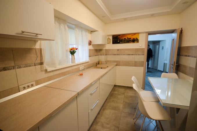 Unirii - Fantani - Mitopolie - 3 camere renovat, mobilat, utilat - SUT 83MP