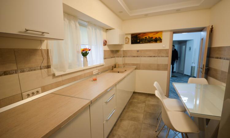 Unirii - Fantani - Mitopolie - 3 camere renovat, mobilat, utilat - SUT 83MP
