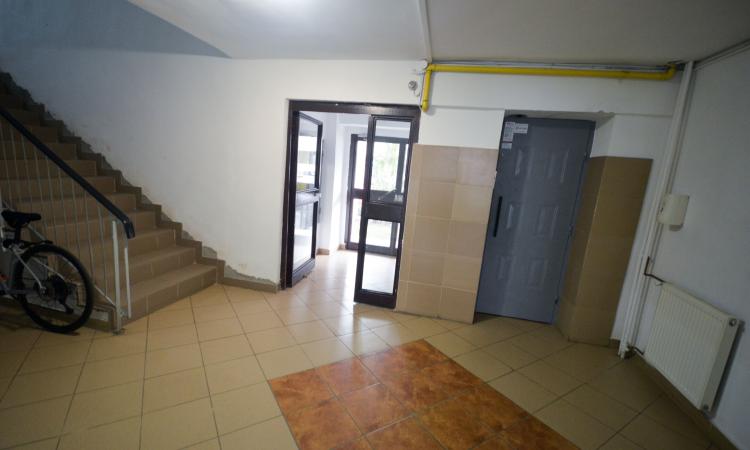 Calea Calarasilor - Piata Muncii - Delea Veche - 4 camere decomandat