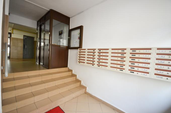 Calea Calarasilor - Piata Muncii - Delea Veche - 4 camere decomandat