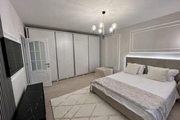 Studio ultramodern-Bld. Decebal-Piata Alba Iulia-bloc mixt-metrou Muncii
