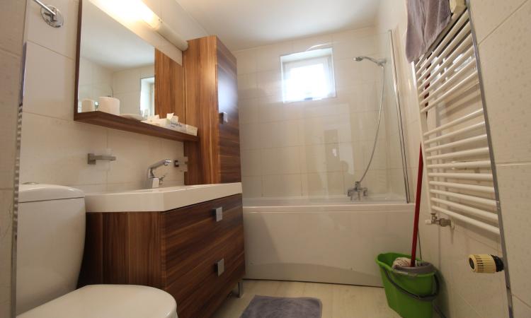 Calea Calarasilor-complet renovat-loc de parcare