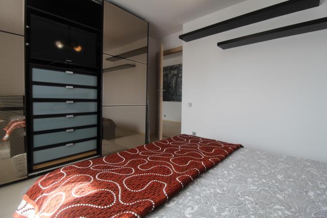Calea Calarasilor-complet renovat-loc de parcare