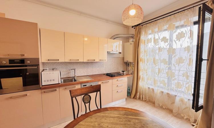 Bloc Nou - Decebal - Alba Iulia - 3 Camere - Parcare - Metrou