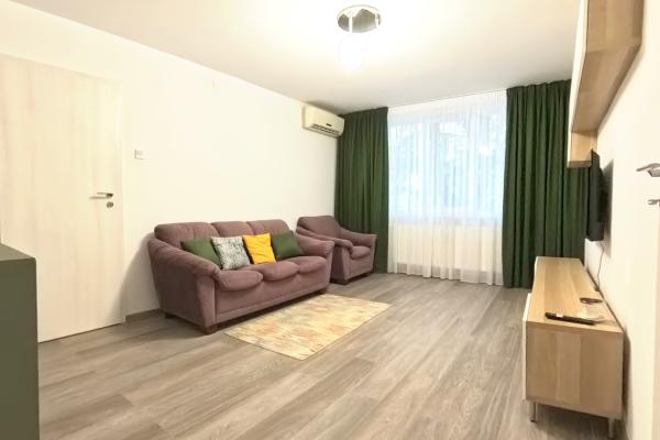 Titan - Metrou 1 Decembrie 1918 - 3 camere renovat integral