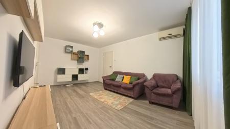 Titan - Metrou 1 Decembrie 1918 - 3 camere renovat integral
