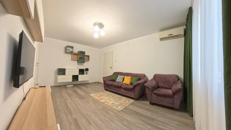 Titan - Metrou 1 Decembrie 1918 - 3 camere renovat integral
