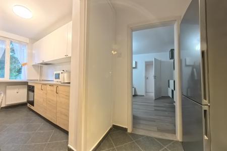 Titan - Metrou 1 Decembrie 1918 - 3 camere renovat integral