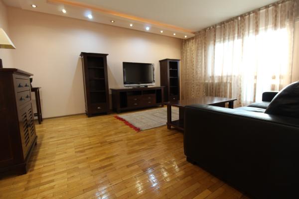 Decebal - Piata Alba Iulia - 2 balcoane -63 mp -metrou Piata Muncii