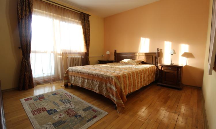 Decebal - Piata Alba Iulia - 2 balcoane -63 mp -metrou Piata Muncii