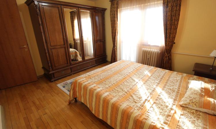 Decebal - Piata Alba Iulia - 2 balcoane -63 mp -metrou Piata Muncii