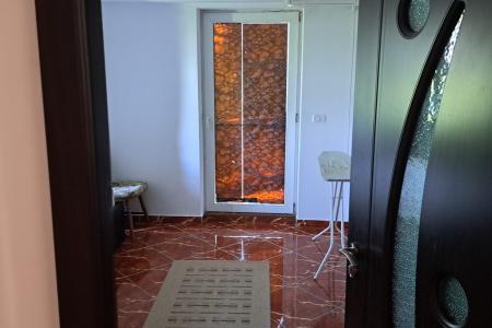 2 Camere - Sisesti - 2 Cocosi
