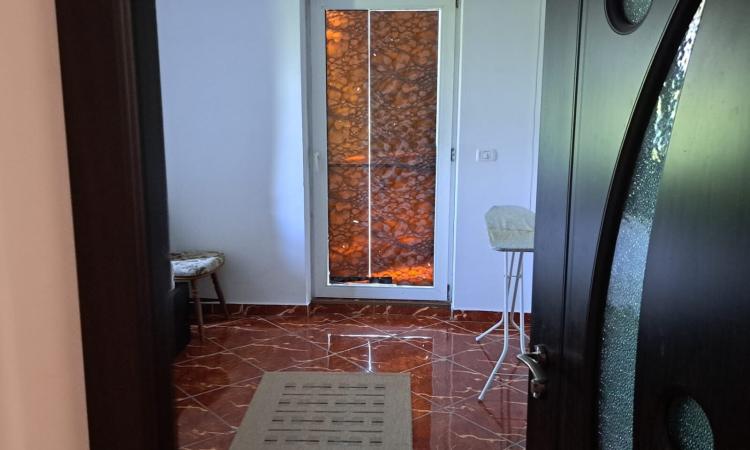 2 Camere - Sisesti - 2 Cocosi