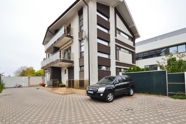 Vila duplex eleganta in Baneasa – Sisesti | 5 camere | 160 mp utili | Teren 250 mp