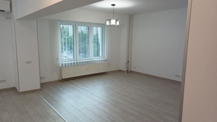 Calea Calarasilor - Piata Muncii - studio complet renovat - metrou Piata Muncii