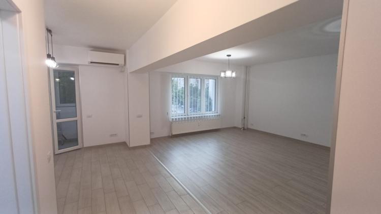 Calea Calarasilor - Piata Muncii - studio complet renovat - metrou Piata Muncii