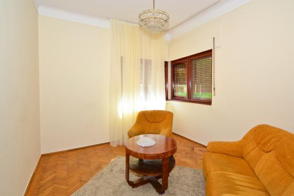Apartament 4 camere de închiriat | Vilă elegantă – Aviatorilor / Popa Savu