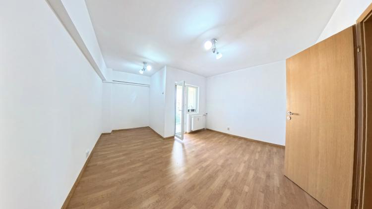 Apartament 5 Camere - Corneliu Coposu - decomandat - renovat recent