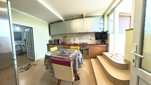 Vila Cornetu - 3900 mp teren - partial construita - 8 camere