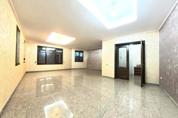 Vila Cornetu - 3900 mp teren - partial construita - 8 camere