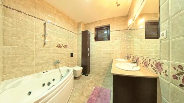 Vila Cornetu - 3900 mp teren - partial construita - 8 camere