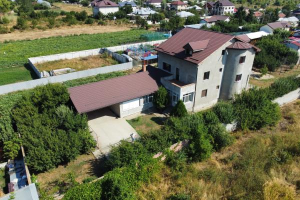 Vila Cornetu - 3900 mp teren - partial construita - 8 camere
