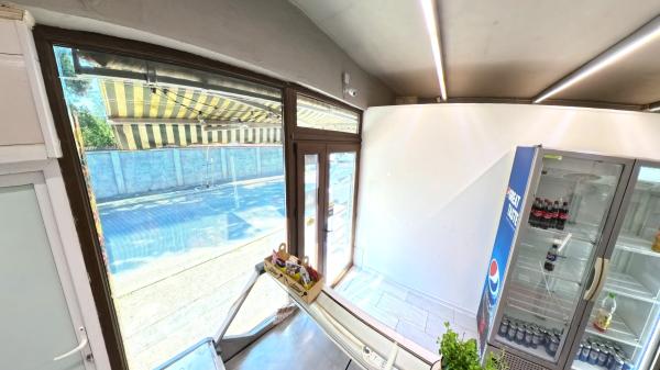 Spatiu Comercial de inchiriat - Mobilat si utilat complet