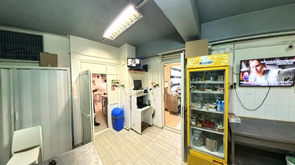 Spatiu Comercial de inchiriat - Mobilat si utilat complet