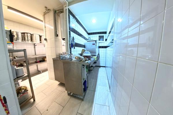 Spatiu Comercial de inchiriat - Mobilat si utilat complet