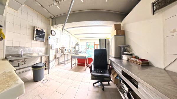 Spatiu Comercial de inchiriat - Mobilat si utilat complet