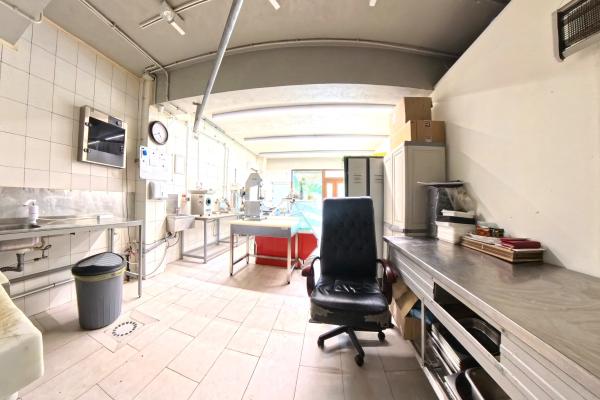 Spatiu Comercial de inchiriat - Mobilat si utilat complet