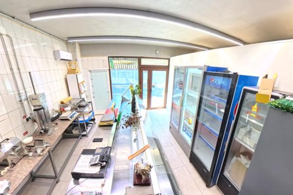 Spatiu Comercial de inchiriat - Mobilat si utilat complet