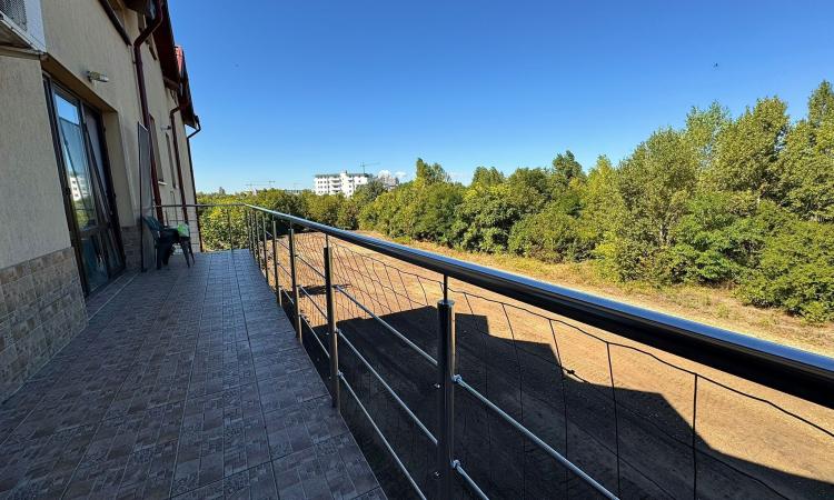 2 Camere -Sisesti .Centrala -Loc de Parcare