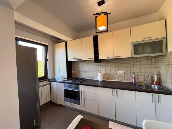 2 Camere -Sisesti .Centrala -Loc de Parcare