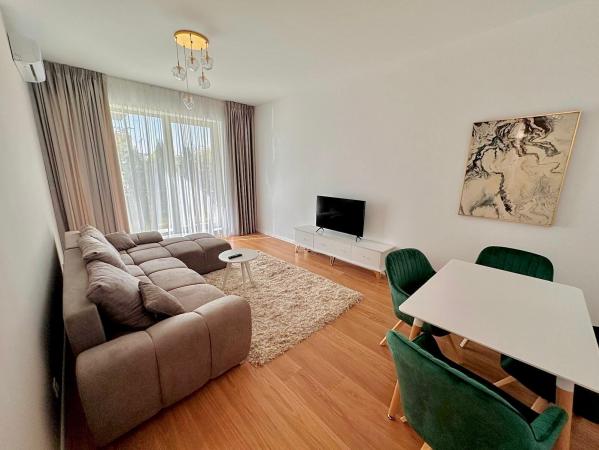 2 Camere - Luxuria - 1 Mai - Expozitiei