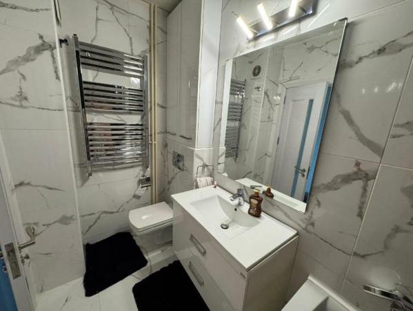 Calea Calarasilor - Hyperion - centrala proprie - bloc mixt -studio renovat