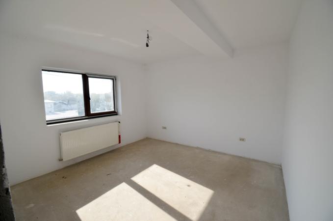 Casă P+1+M la alb în Clinceni, Str. Sabarului