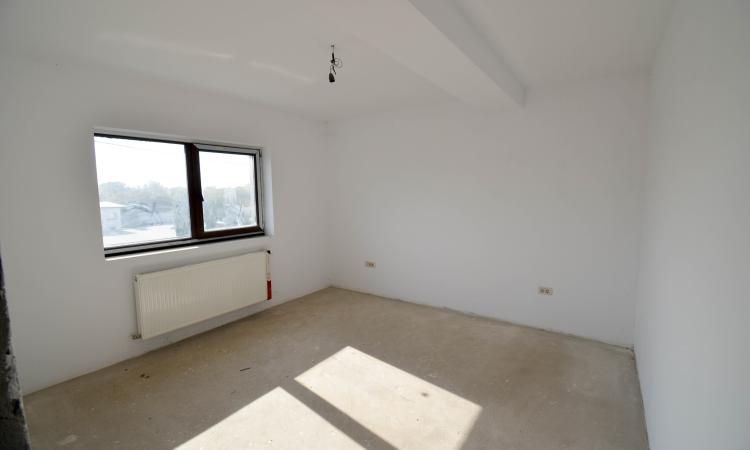 Casă P+1+M la alb în Clinceni, Str. Sabarului
